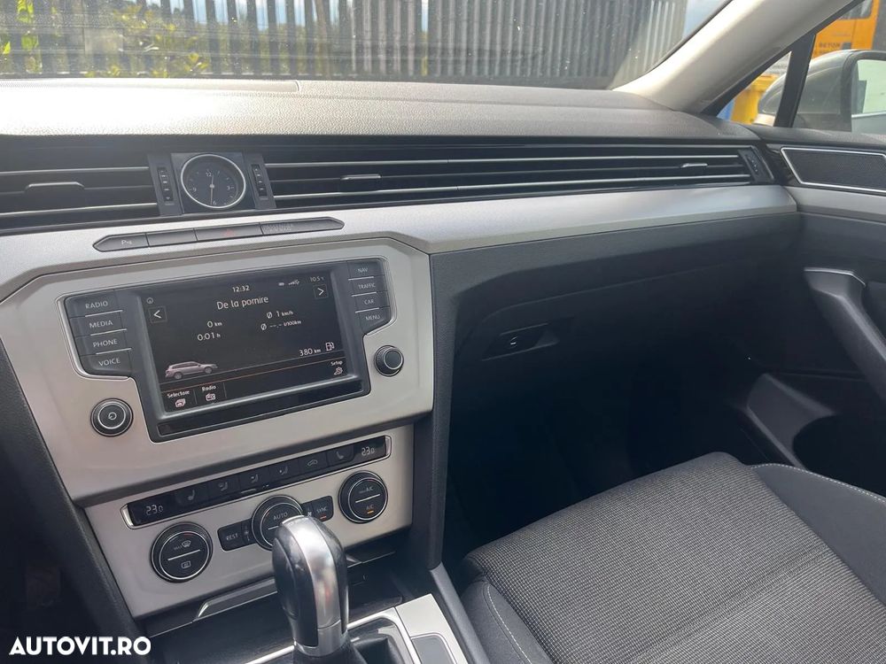 Volkswagen Passat - 11