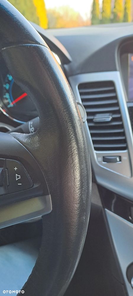 Chevrolet Cruze 1.8 LTZ - 29