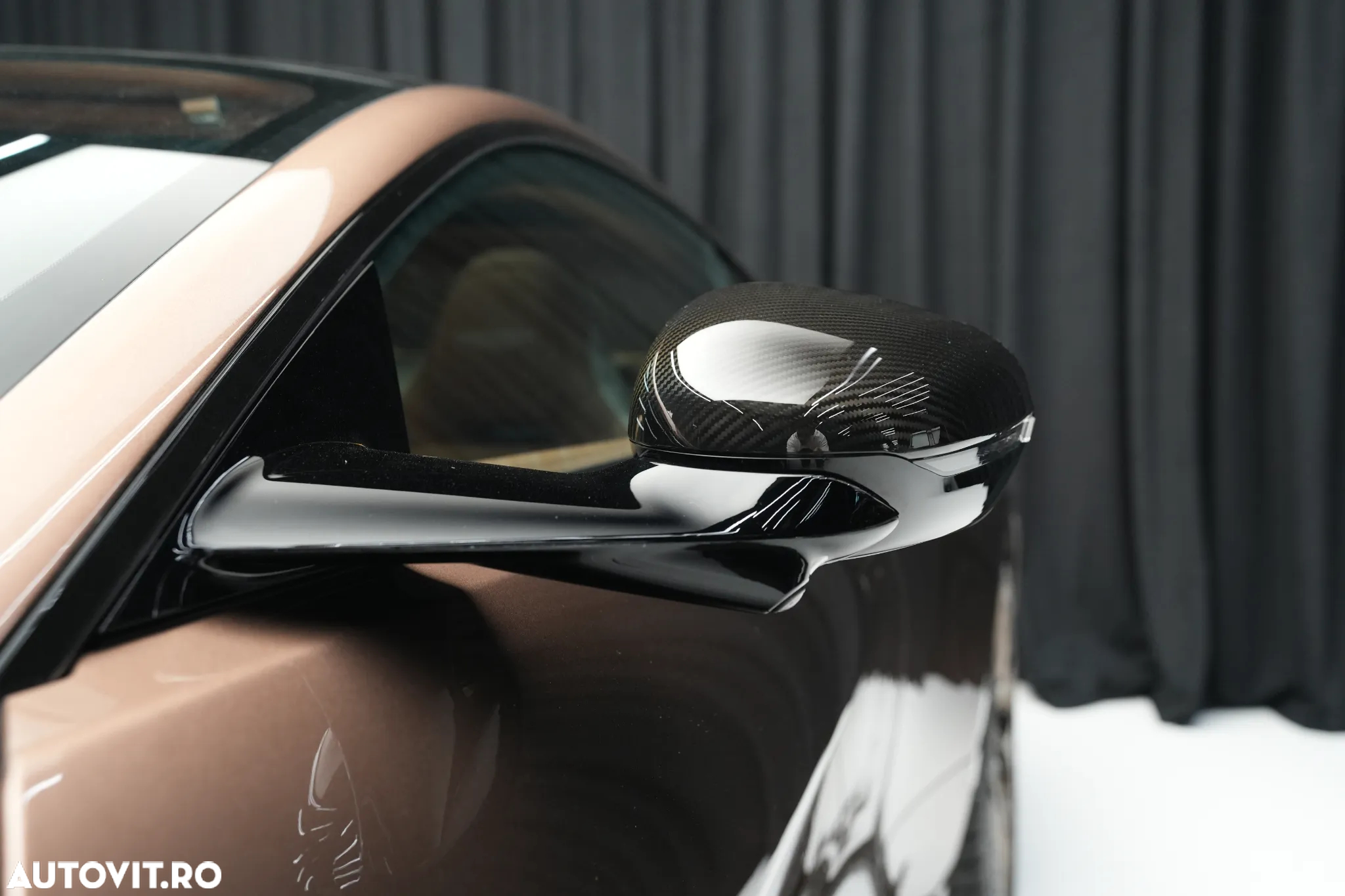 Aston Martin Vanquish - 11
