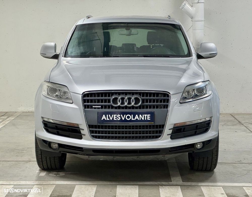 Audi Q7 2010 photo 2