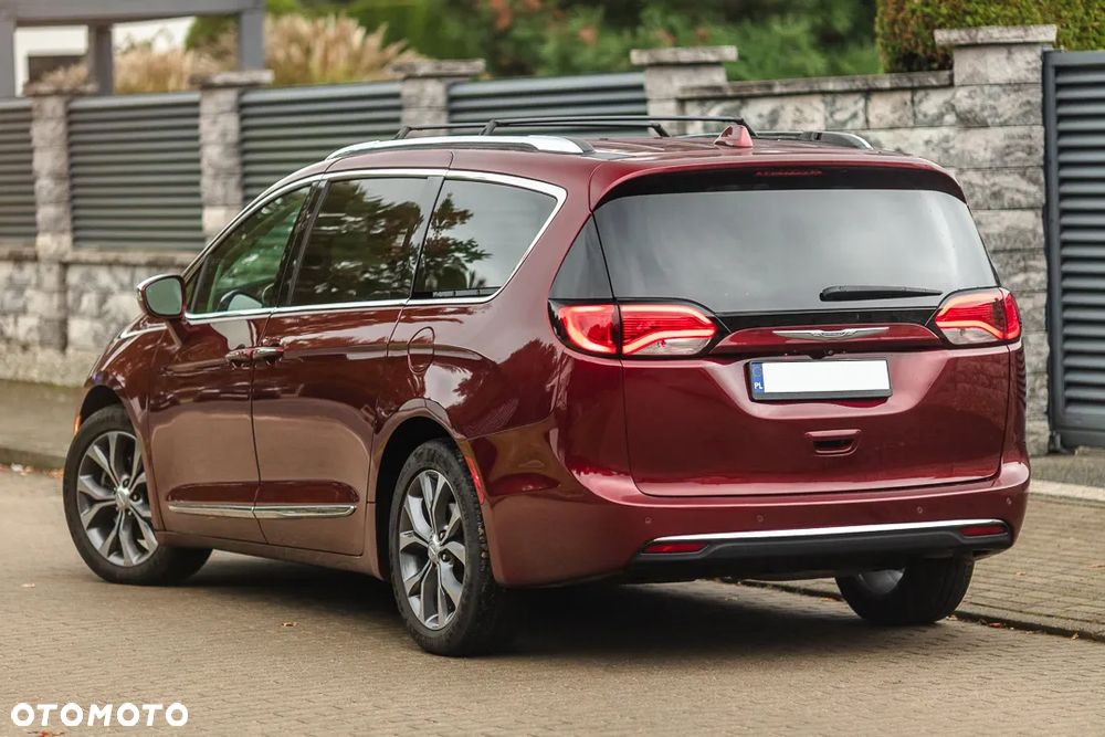 Chrysler Pacifica - 17