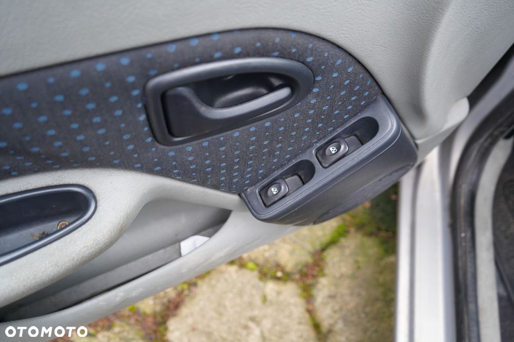 Renault Thalia 1.4 16V Expression - 11