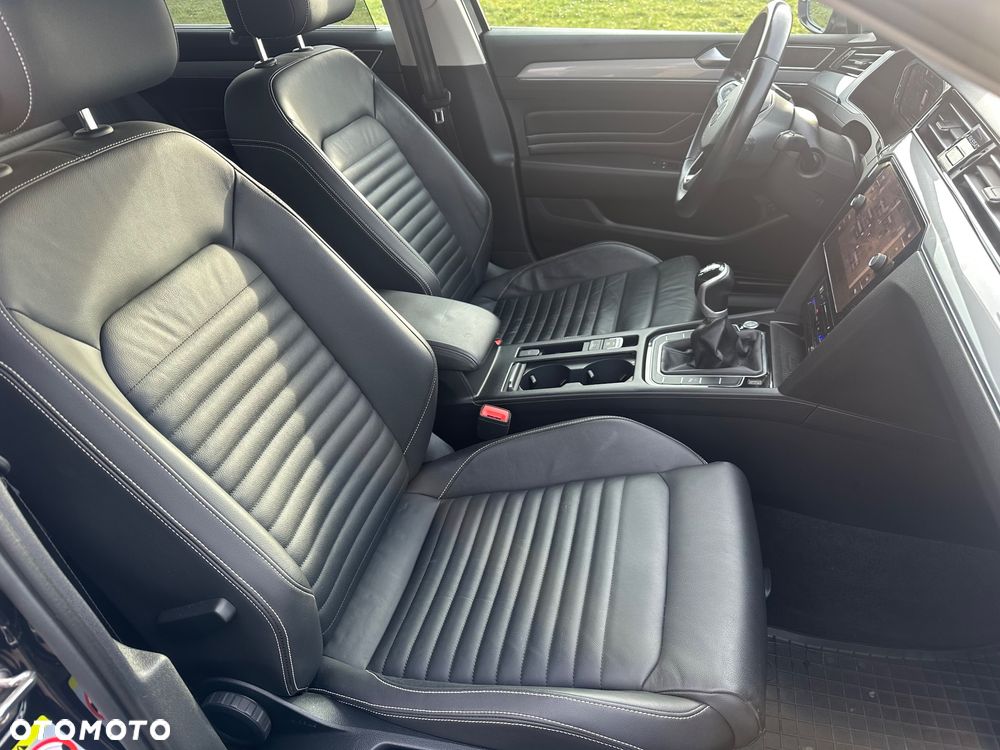 Volkswagen Passat Variant 2.0 TDI (BlueMotion Technology) Highline - 18