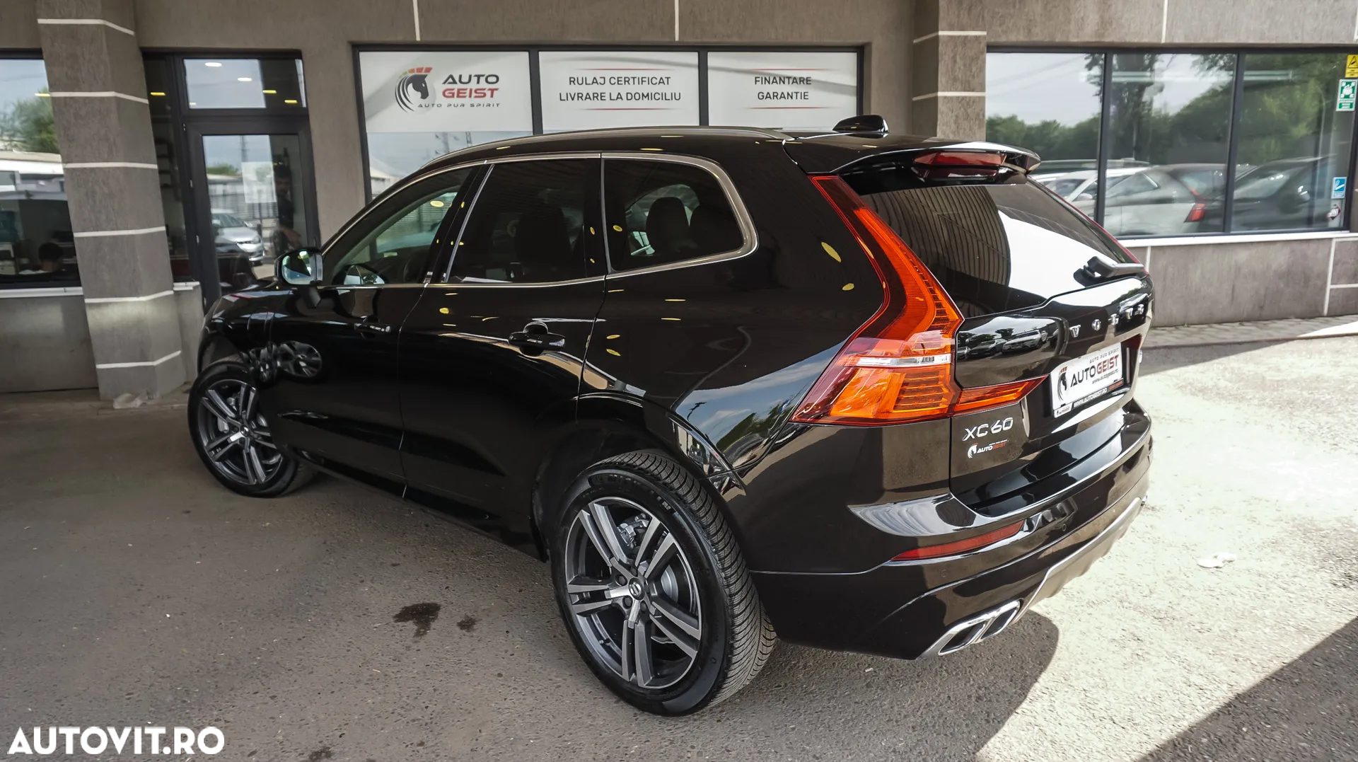Volvo XC 60 T8 Twin Engine AWD Momentum - 34