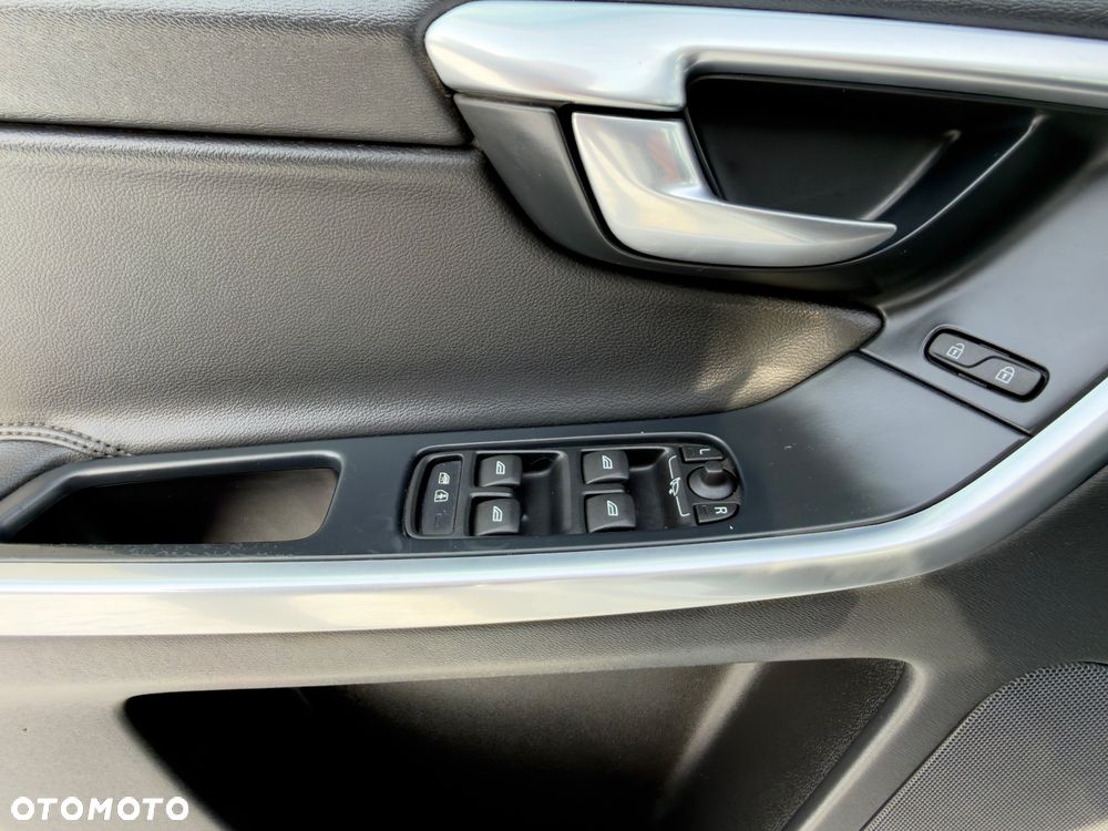 Volvo XC 60 D4 AWD Geartronic Summum - 13