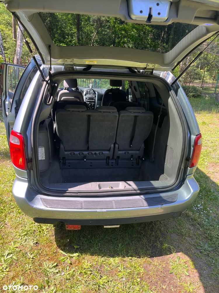 Chrysler Town & Country - 13