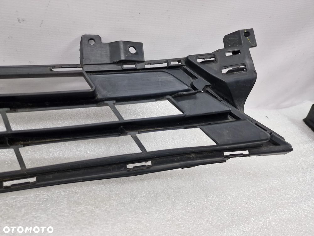 OPEL ASTRA K V LIFT 18- KRATKA ŚRODKOWA ZDERZAKA PRZEDNIEGO PRZÓD , NR 39130495 , NR AUKCJI KR370 - 11