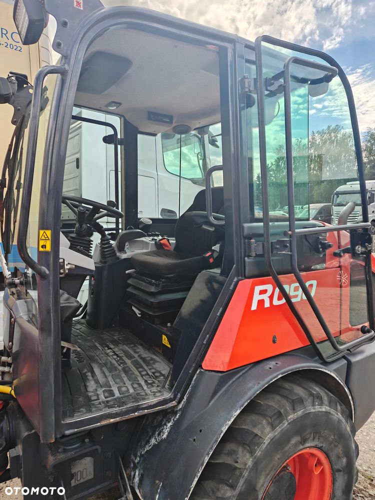 Kubota R090 - 32