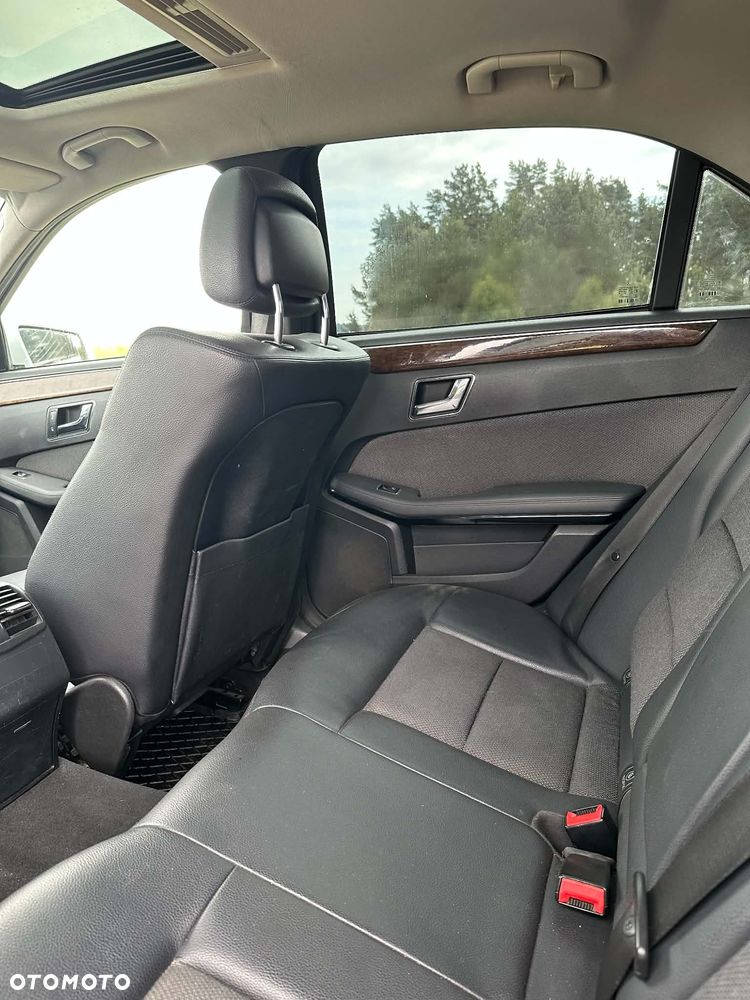 Mercedes-Benz E-Class 2010 photo 2