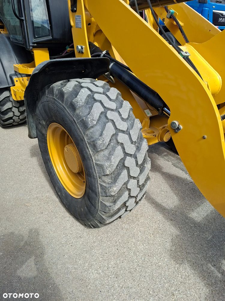 Caterpillar CAT 908 M - 16