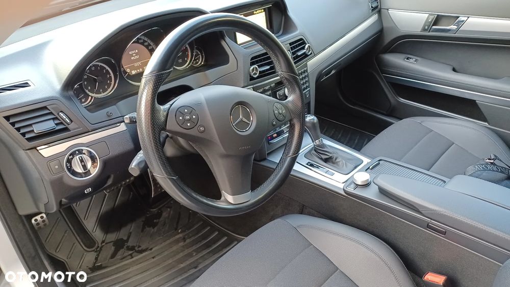 Mercedes-Benz Klasa E 200 CGI Coupe BlueEFFICIENCY Automatik Avantgarde - 33