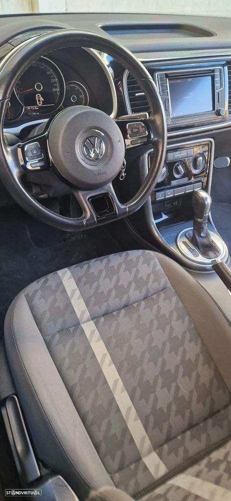 VW New Beetle Cabriolet 1.2 TSI Design DSG - 32