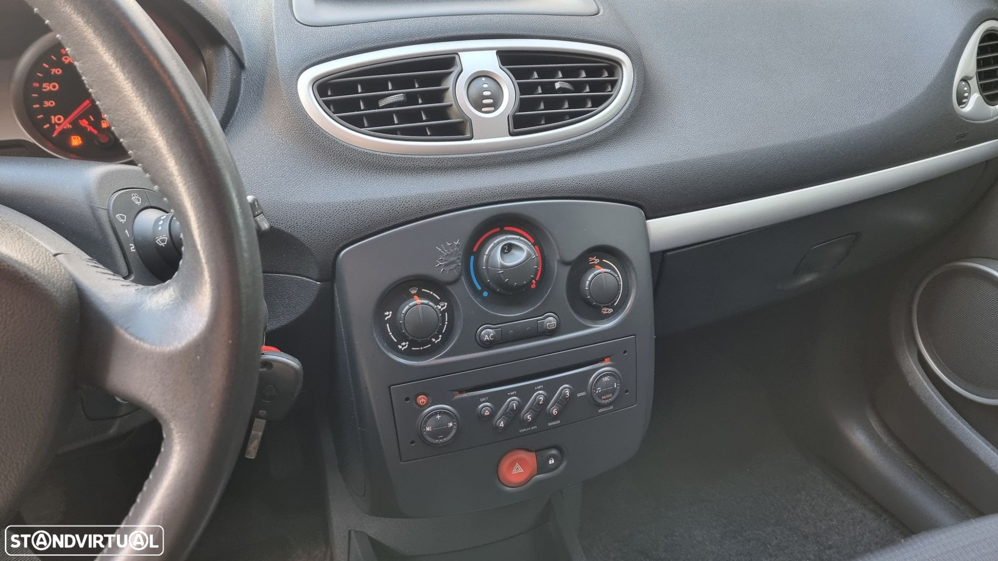 Renault Clio 1.2 16V Confort - 11
