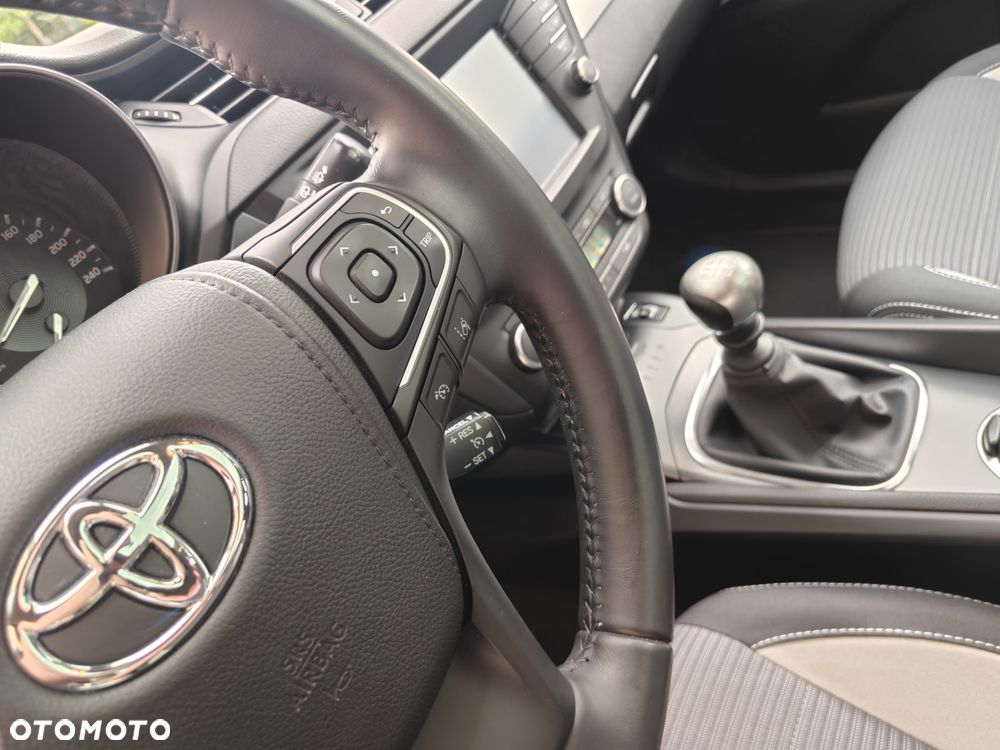 Toyota Avensis - 28