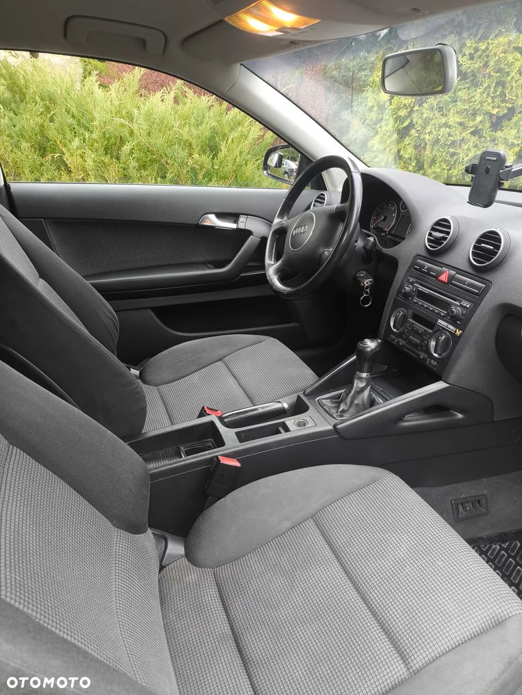 Audi A3 3-drzwiowe 1.6 Ambiente - 11