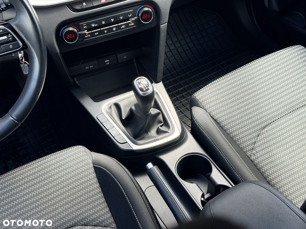 Kia XCeed 1.5 T-GDI M - 15