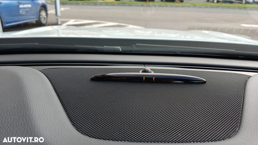 Mercedes-Benz GLA 180 7G-DCT Urban - 23