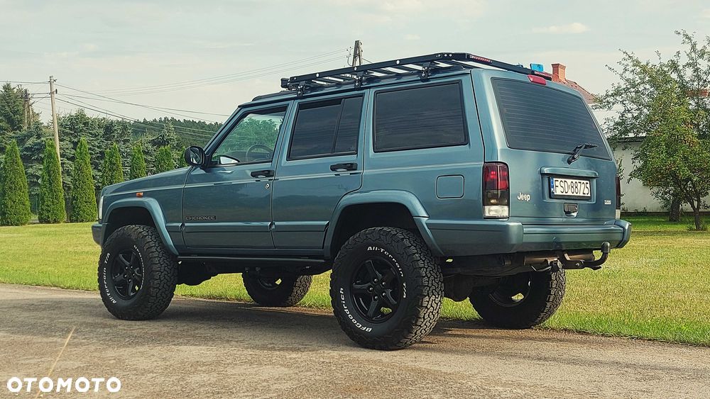 Jeep Cherokee - 4