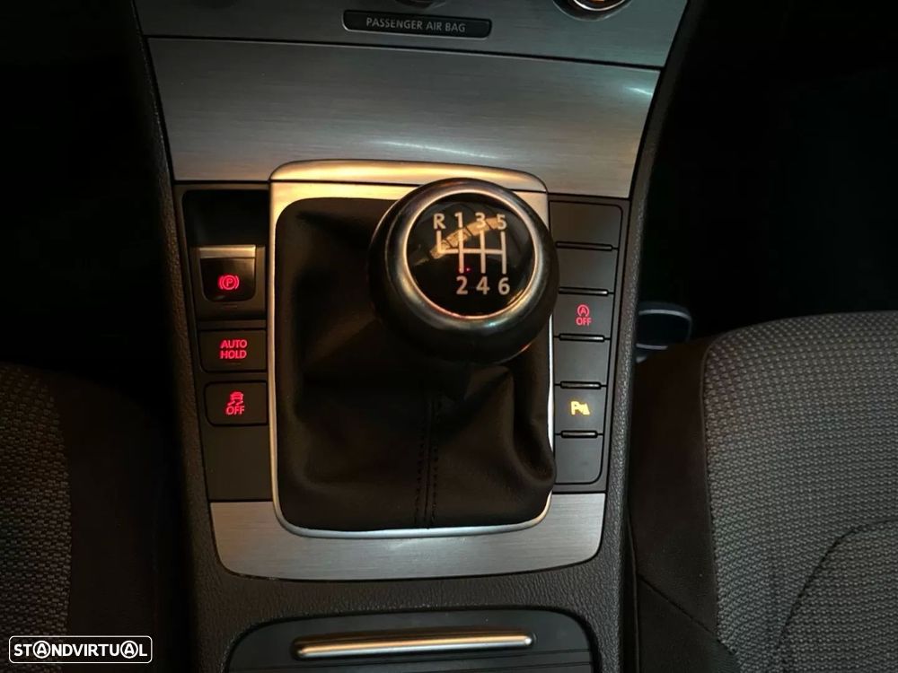 VW Passat Variant 1.6 TDI BlueMotion Comfortline - 14