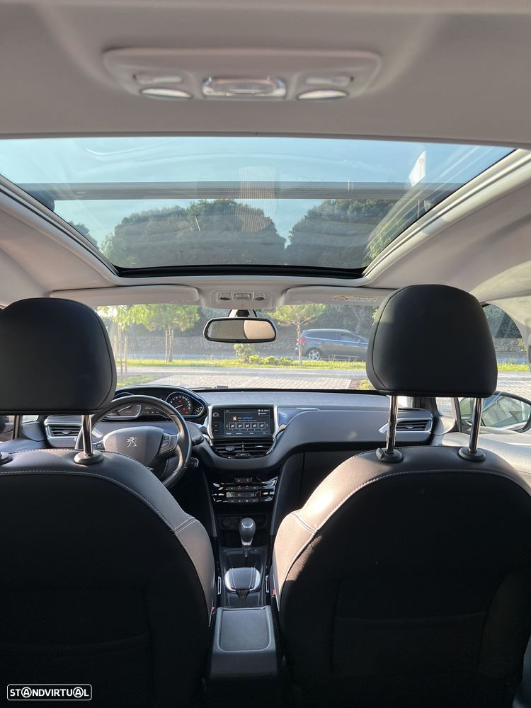 Peugeot 2008 1.2 PureTech Allure EAT6 - 5