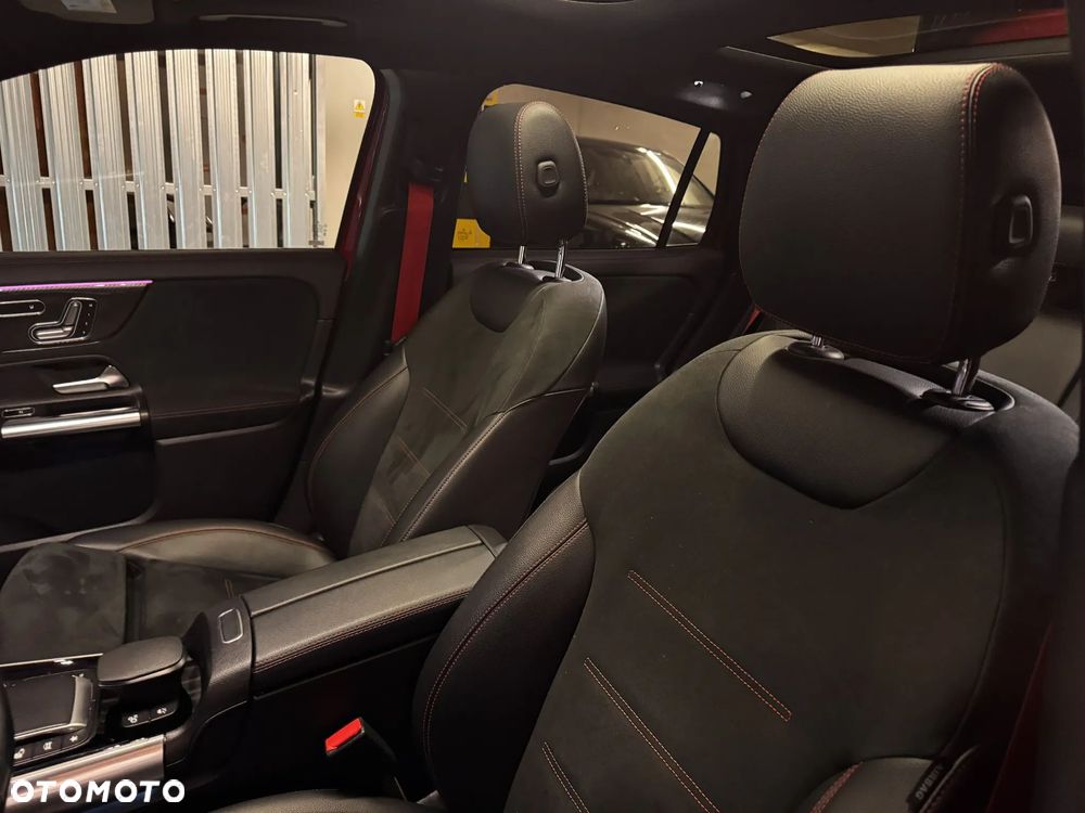 Mercedes-Benz GLA - 31