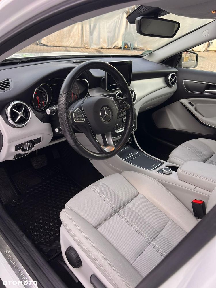 Mercedes-Benz GLA - 7