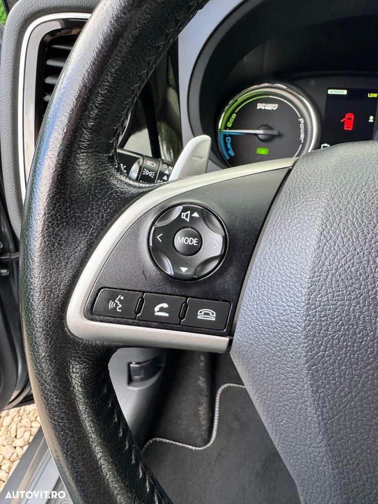 Mitsubishi Outlander 2.0 4WD Plug-In Hybrid Plus - 19