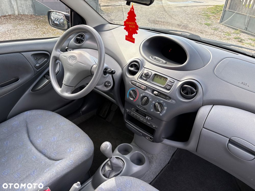 Toyota Yaris 1.0 Base - 31