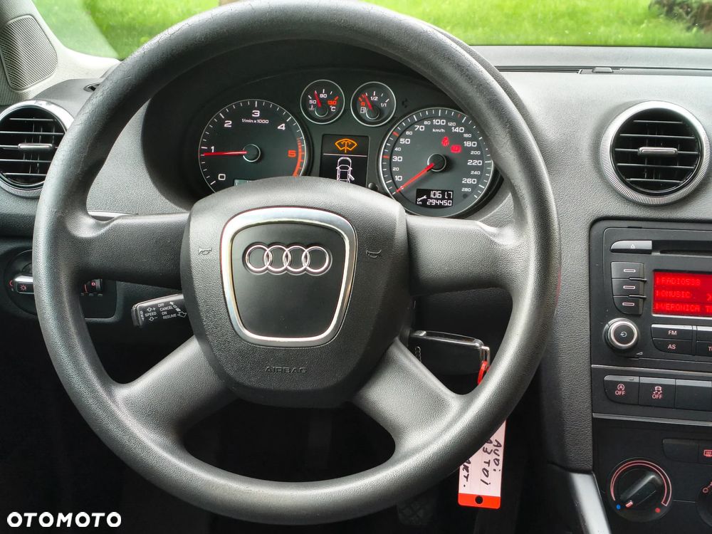 Audi A3 Sportback 1.6 TDI DPF Ambiente - 20