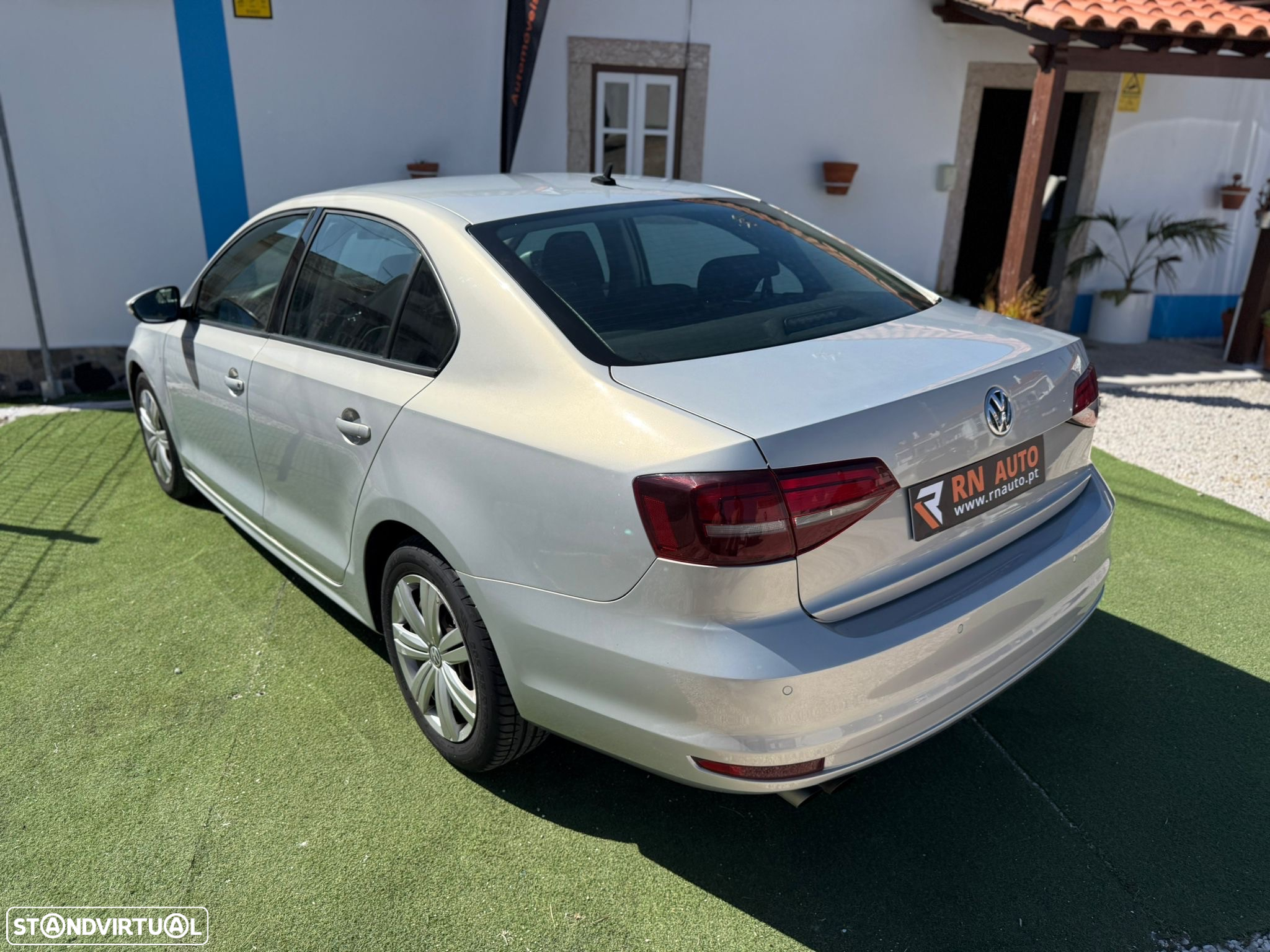 VW Jetta 2.0 TDI Confortline - 7