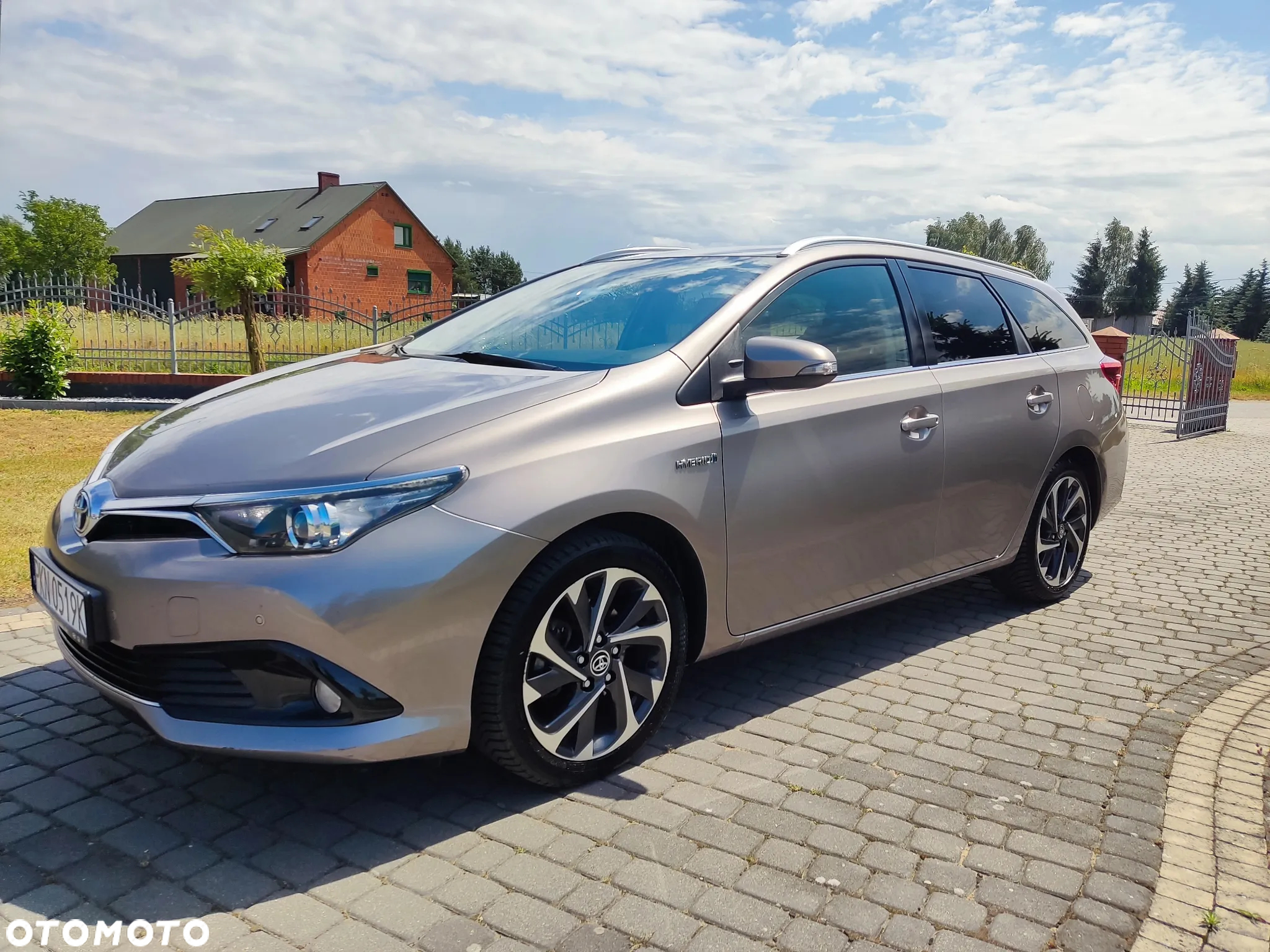 Toyota Auris 1.8 VVT-i Hybrid Automatik Design Edition - 2