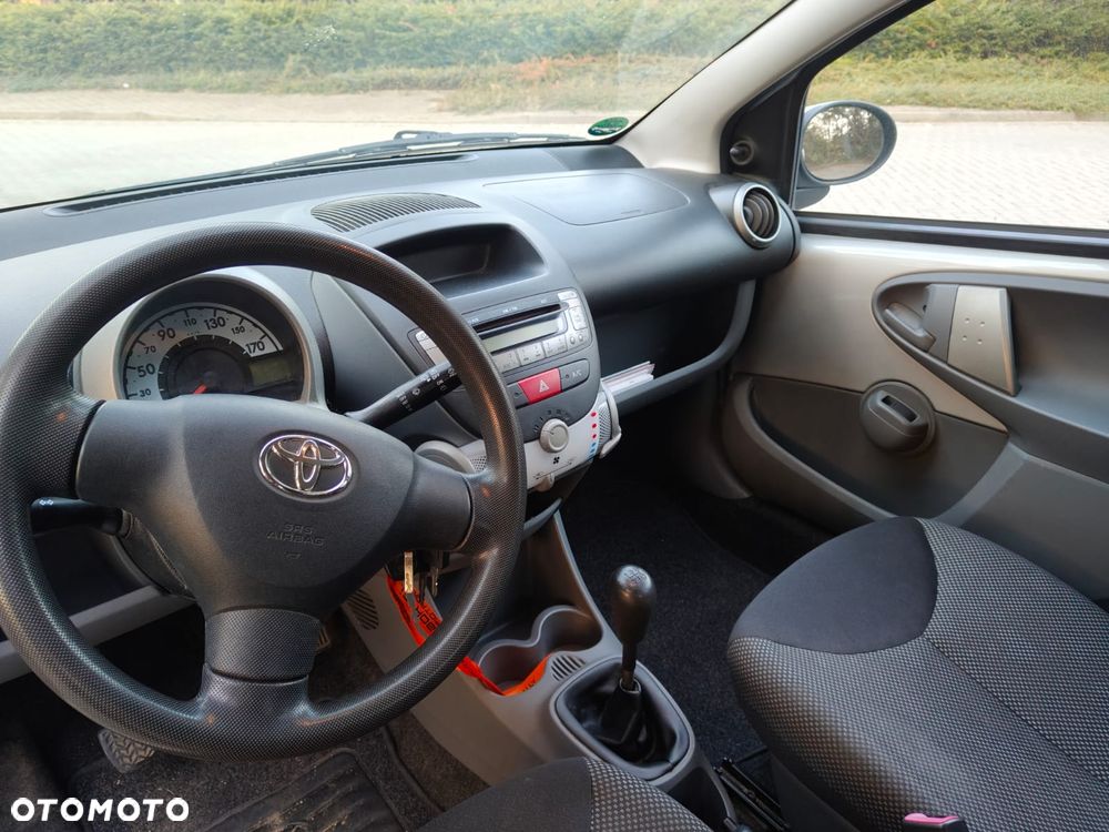 Toyota Aygo 2010 photo 3