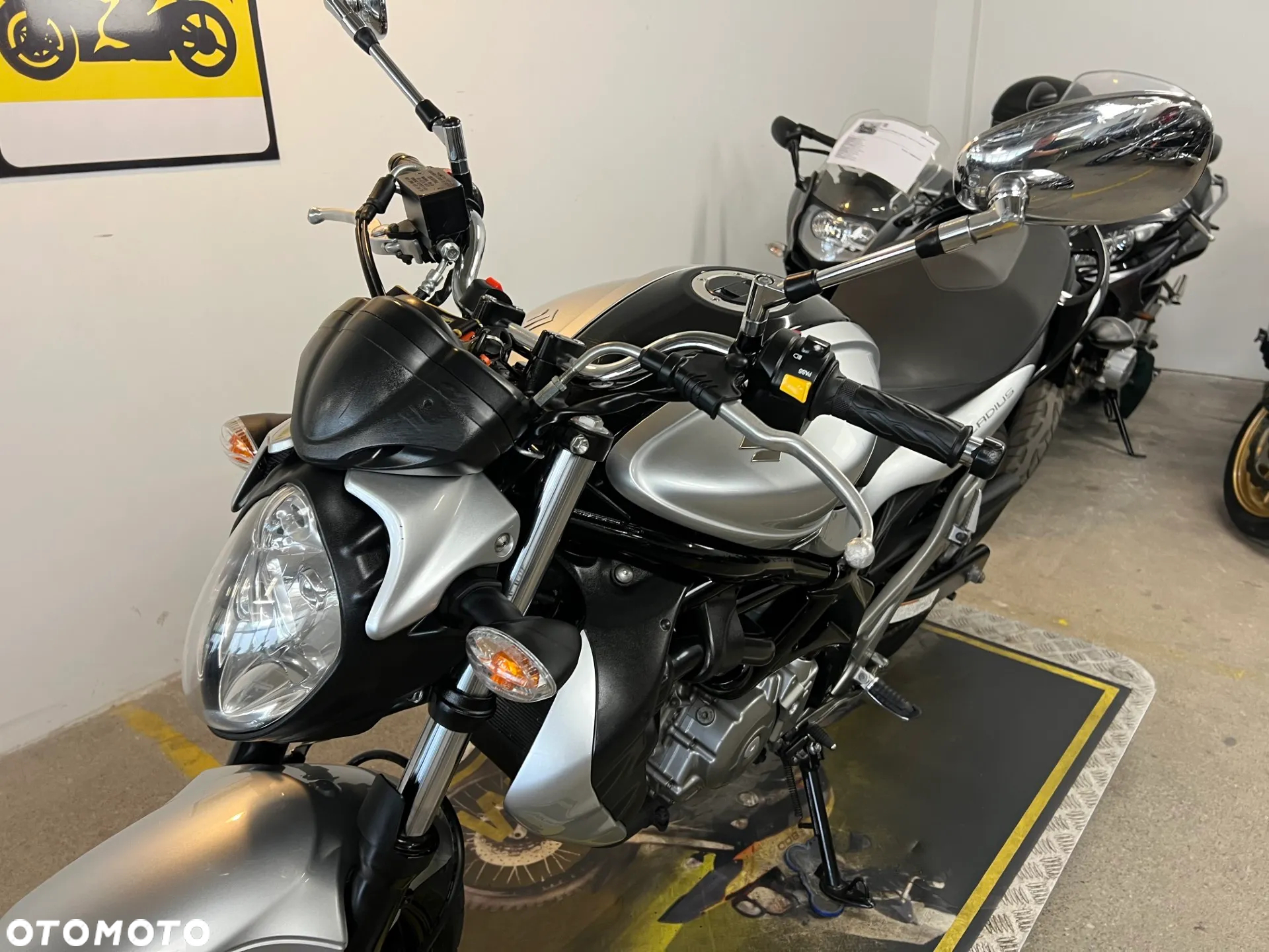 Suzuki Gladius - 22