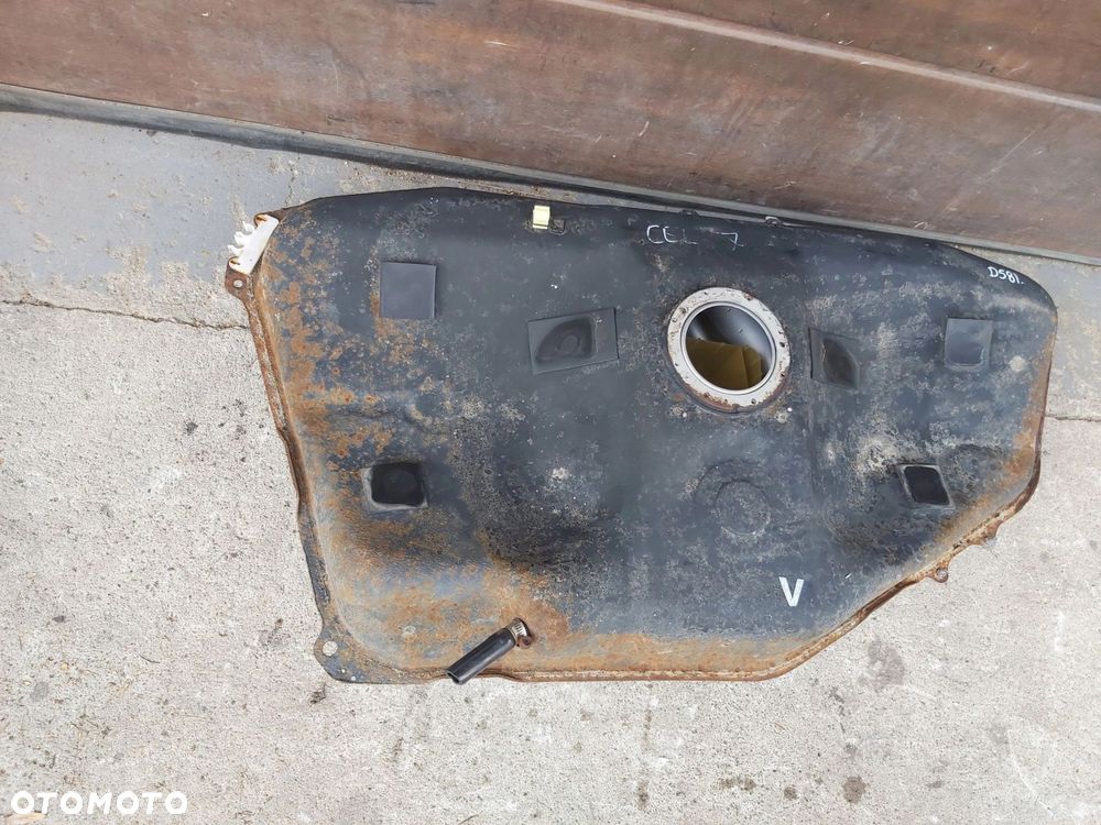 Toyota Celica VII 99-06r zbiornik paliwa bak - 2