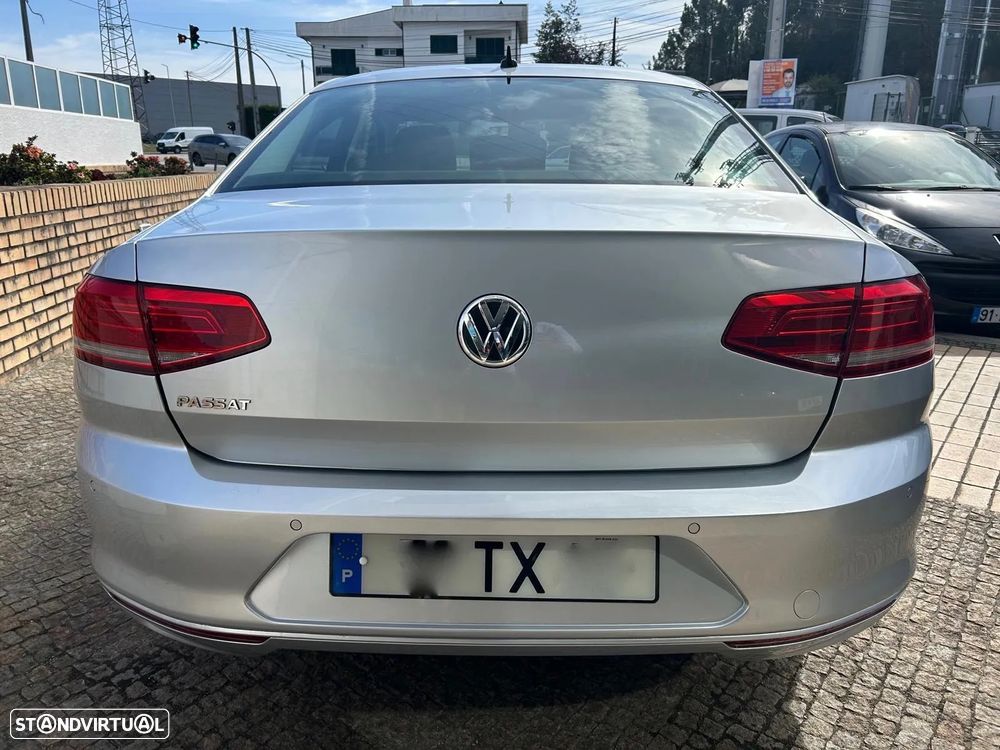 VW Passat 1.6 TDI Confortline - 11