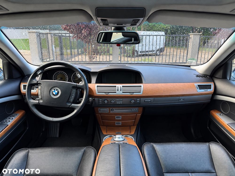 BMW Seria 7 745i - 10