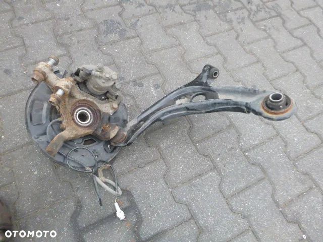 PIASTA LEWY PRZÓD LEWA PRZEDNIA TOYOTA YARIS II 1.3 ABS 05- - 8