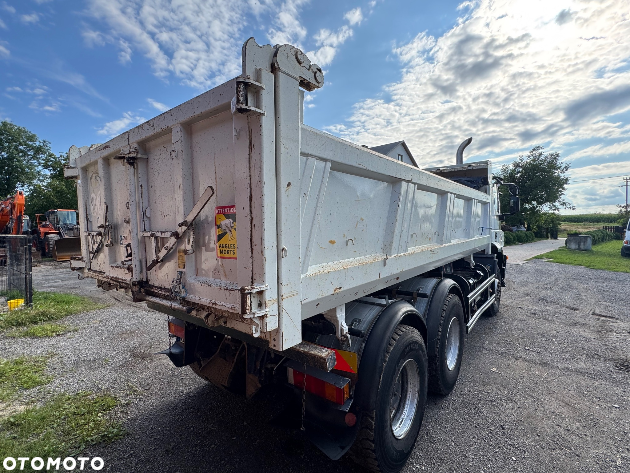 Iveco Trakker 6x4 wywrotka Super Stan - 11