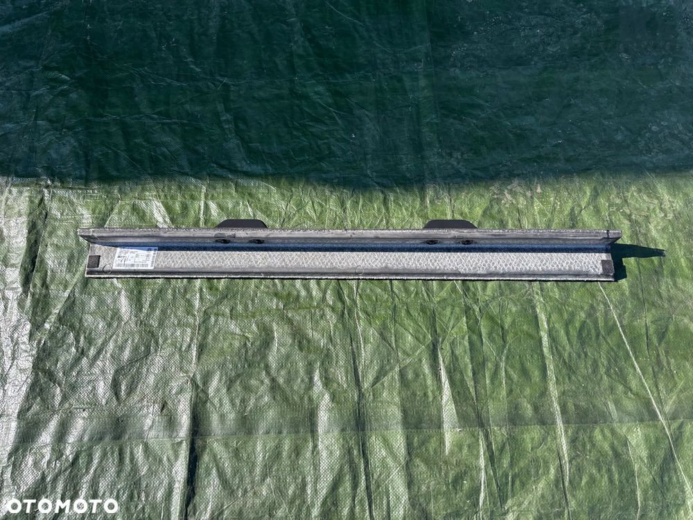 VW Tiguan  II 5NA listwa bagażnika 5NA868077A - 2