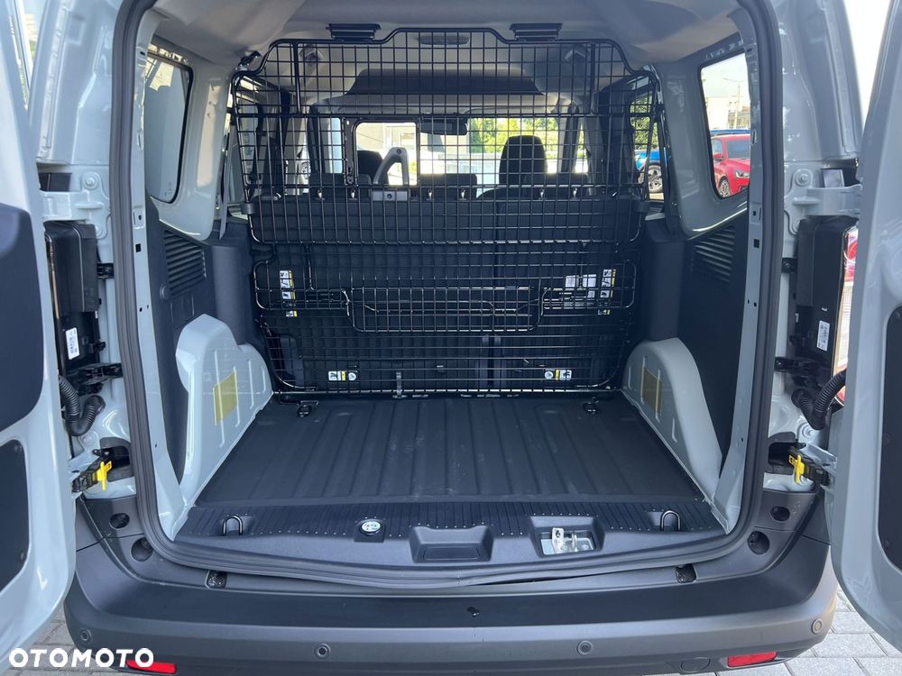Ford Transit Courier - 17