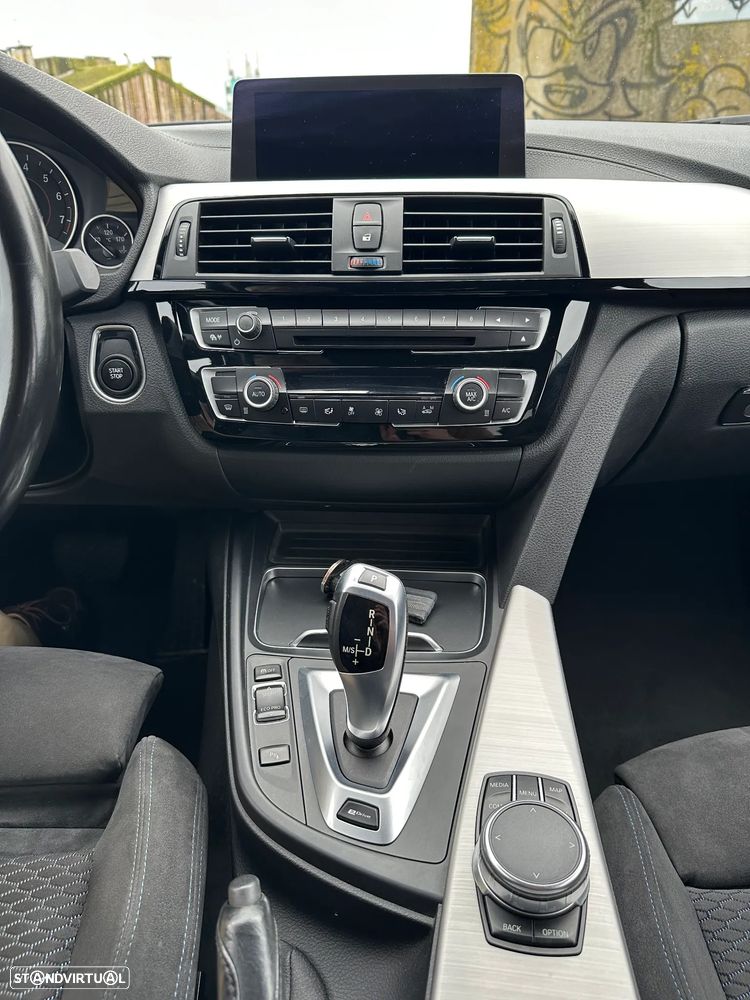 BMW 330 e iPerformance Pack M - 11