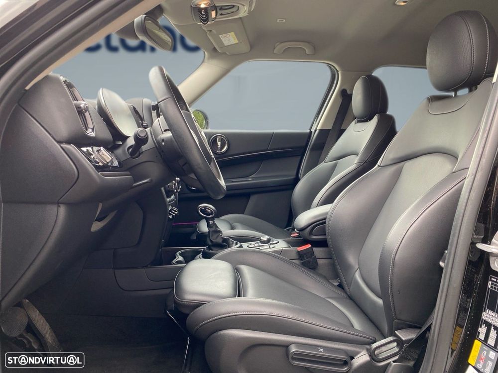 MINI Countryman Cooper SE Premium Classic Auto - 4