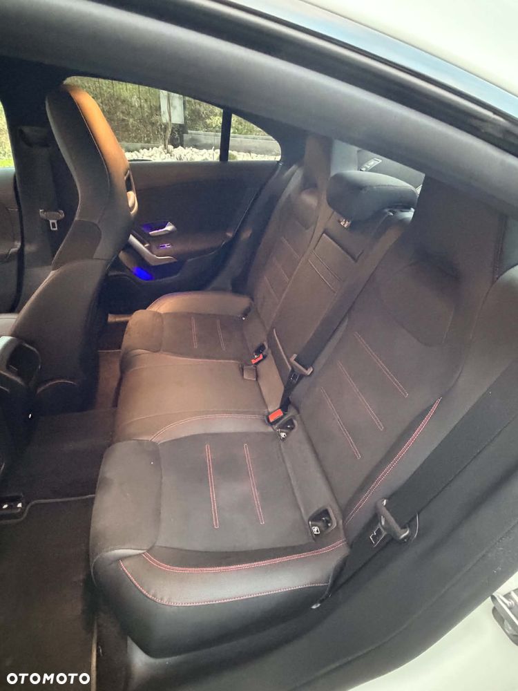 Mercedes-Benz CLA - 16