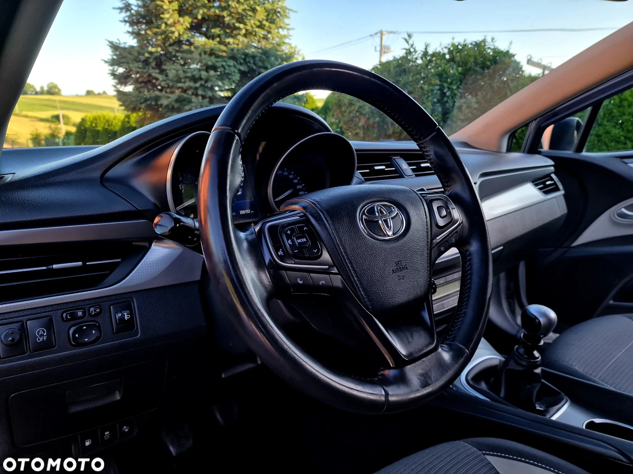 Toyota Avensis 2.0 D-4D Premium - 19