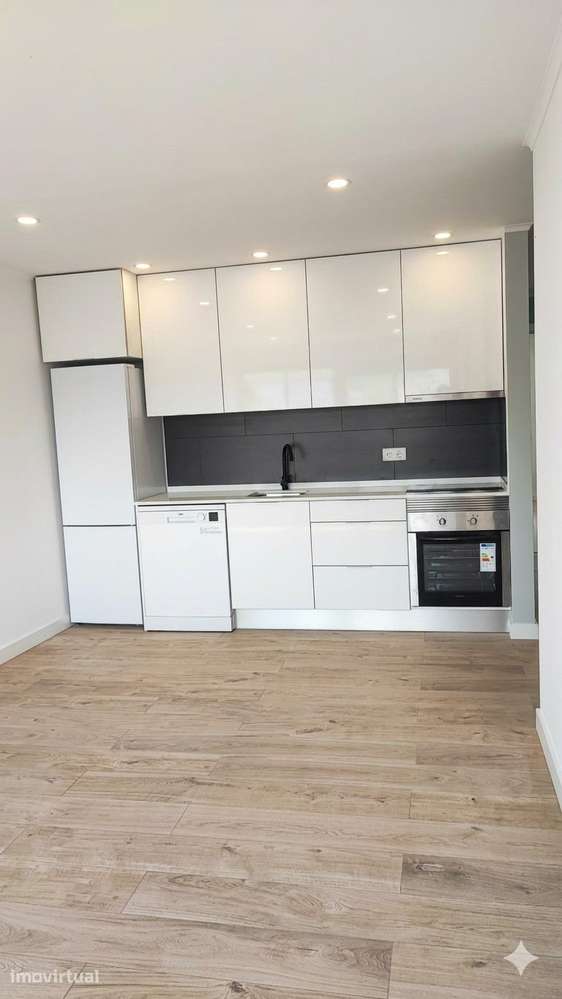 T2+1 Totalmente Remodelado em Odivelas — Entre e Viva! - Grande imagem: 4/16