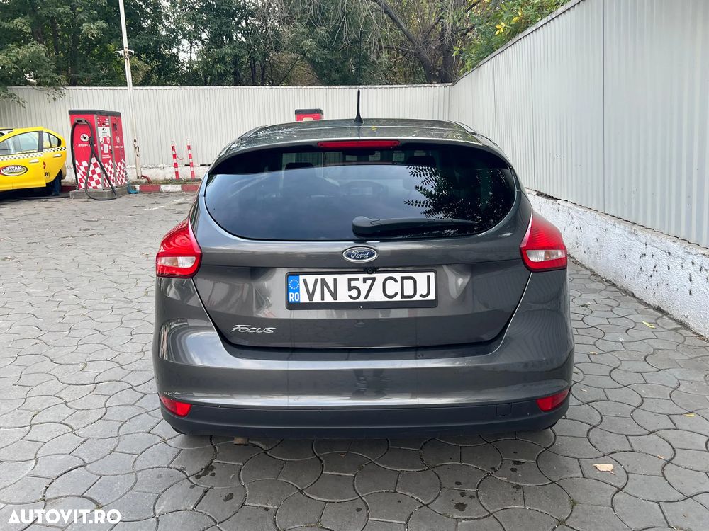 Ford Focus 1.5 TDCi Powershift Titanium - 6