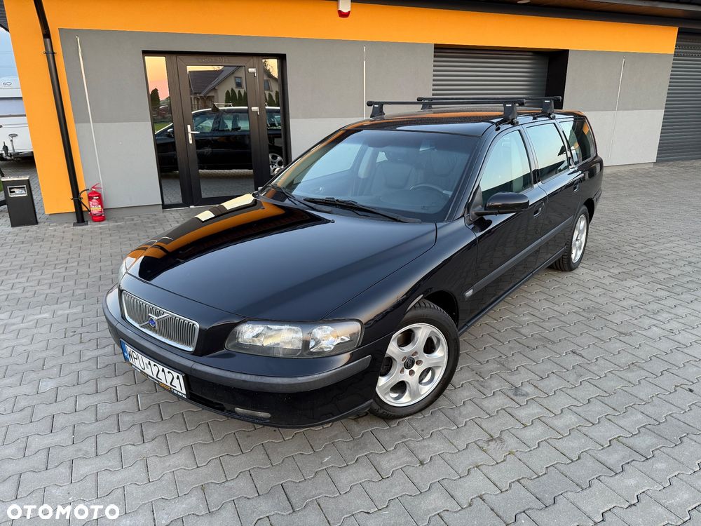 Volvo V70 2.4 D Momentum - 1