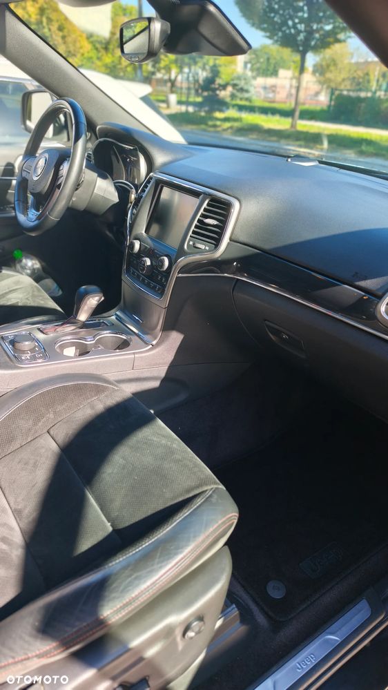 Jeep Grand Cherokee - 16