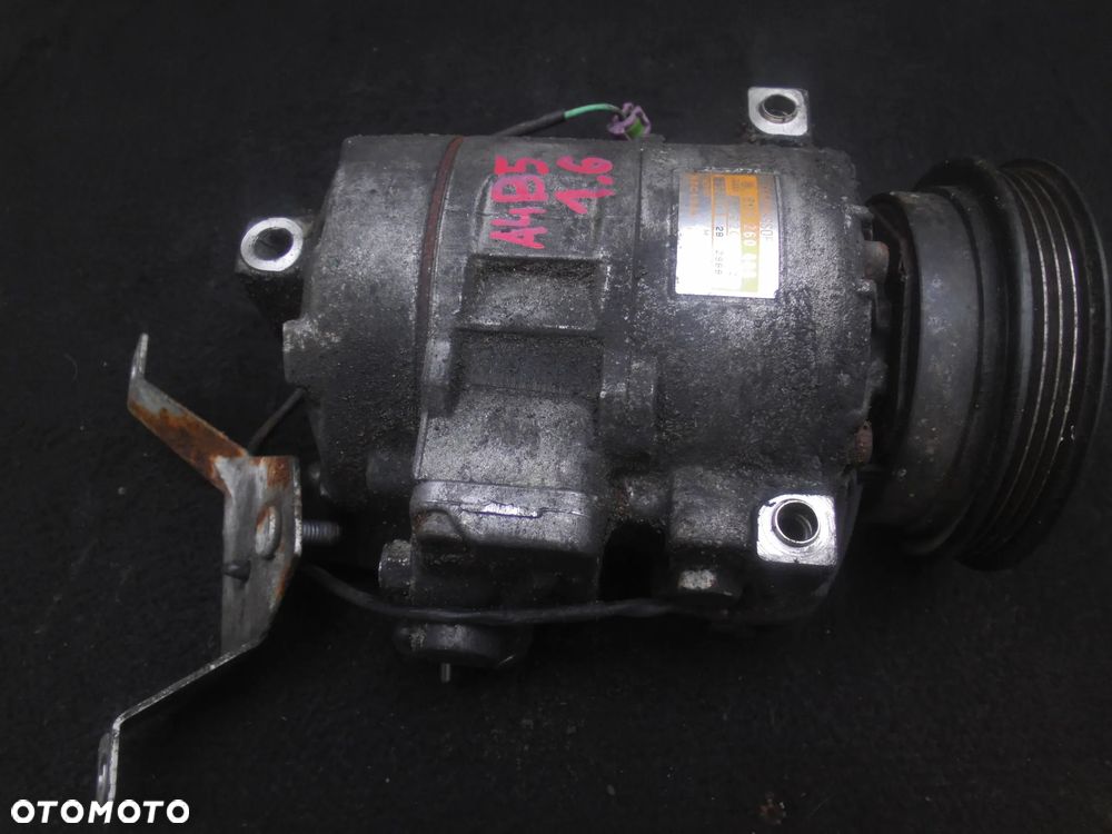 AUDI A4 B5 1.6 KOMPRESOR SPRĘŻARKA KLIMATYZACJI 8D0260808 447220-8350 DENSO ORYGINAŁ - 2