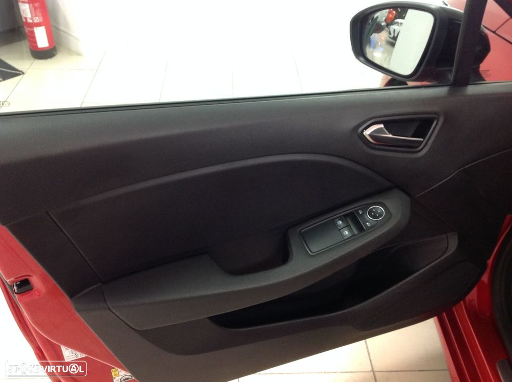 Renault Clio 1.0 TCe Limited CVT - 17